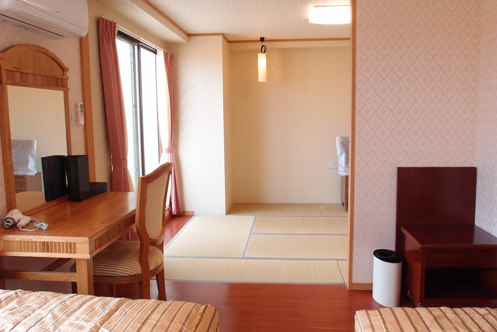 Hotel Castlevillage Miyakojima Habitación foto