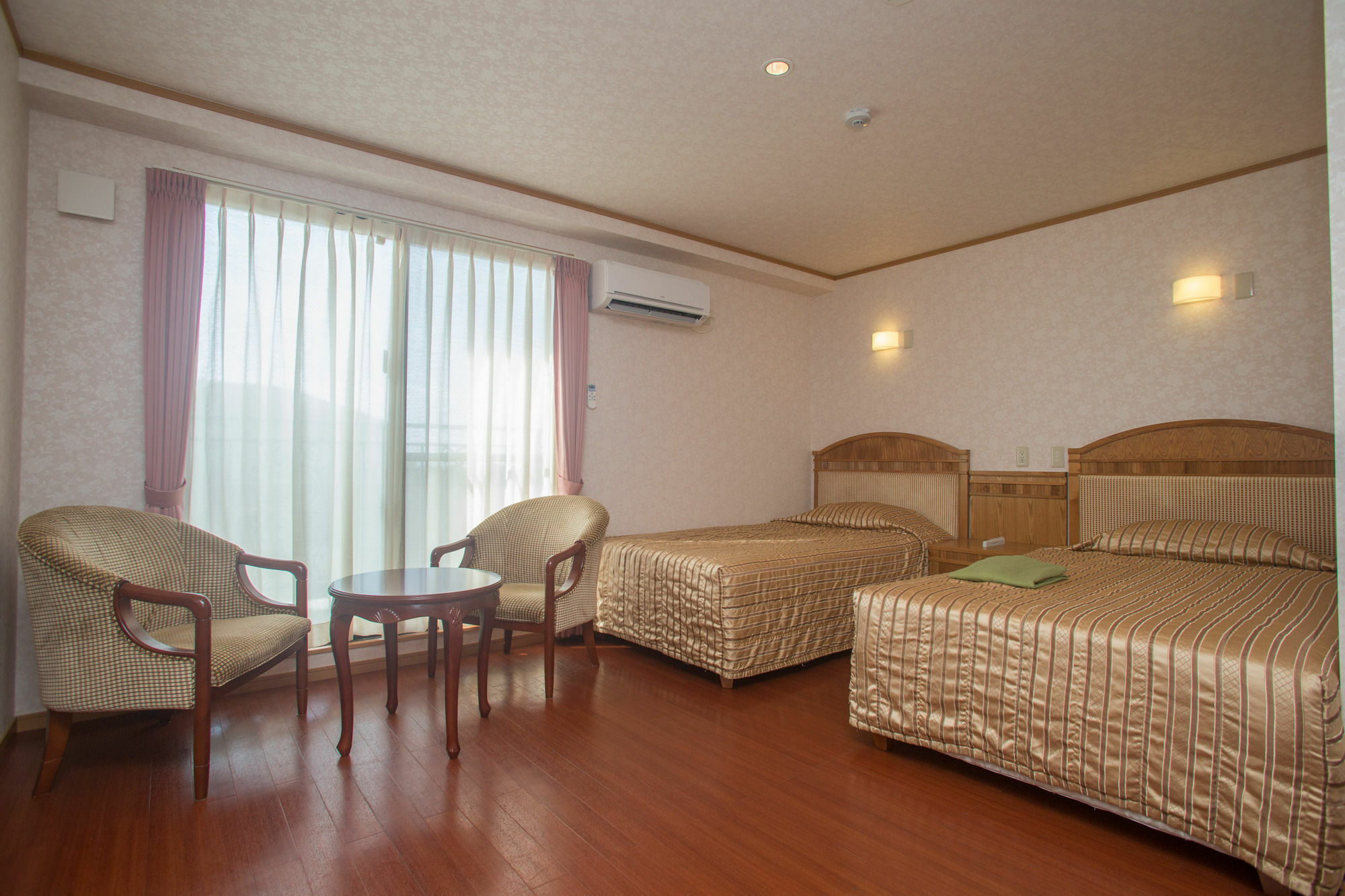 Hotel Castlevillage Miyakojima Exterior foto